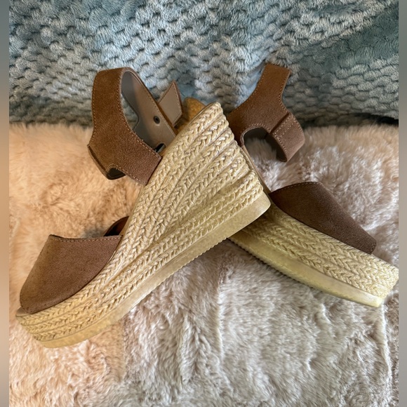 BAMBOO Italian Made Brown Wedge Sandals - Picture 1 of 3